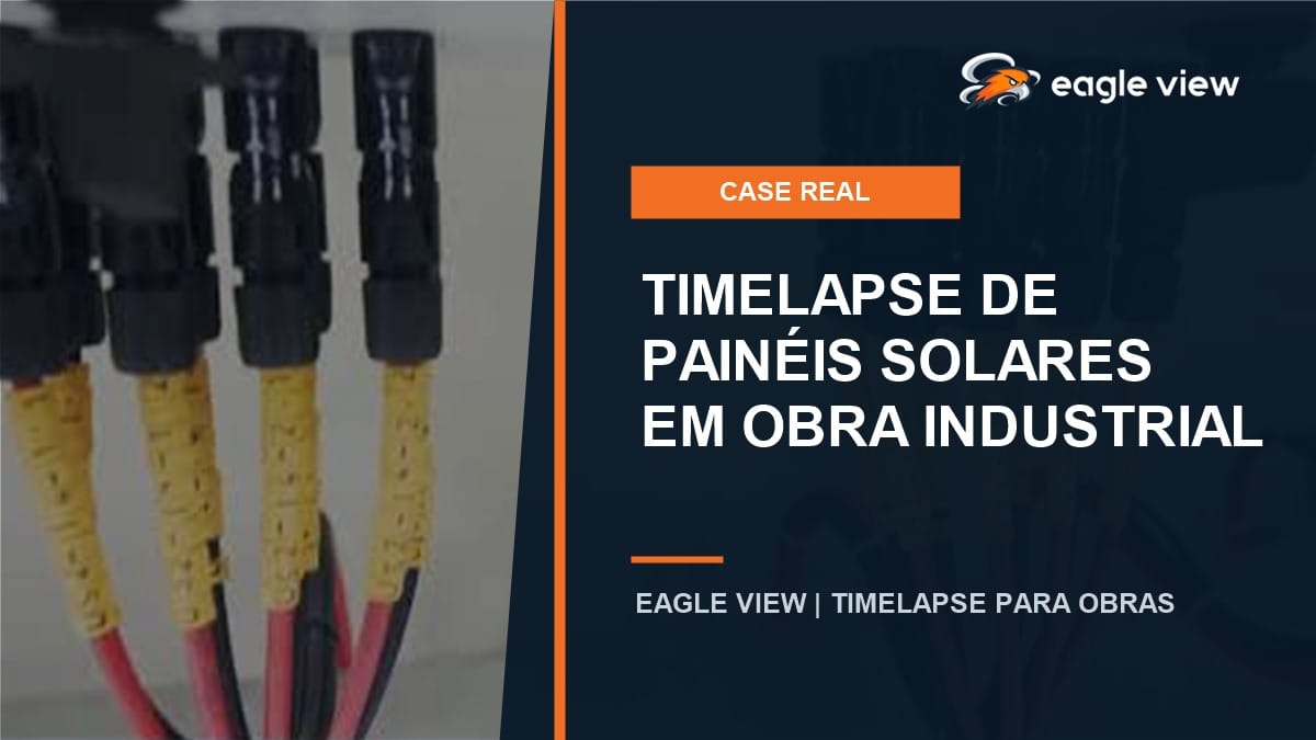 Conectores elétricos de painéis solares em case de timelapse de obra industrial