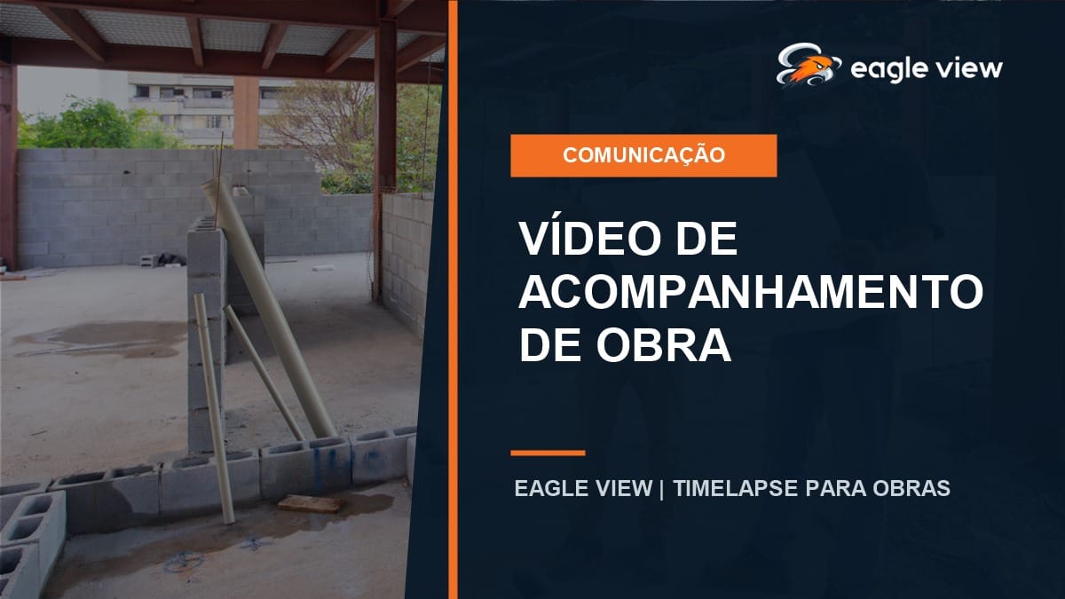 Engenheiros analisam planta em obra acompanhada por timelapse